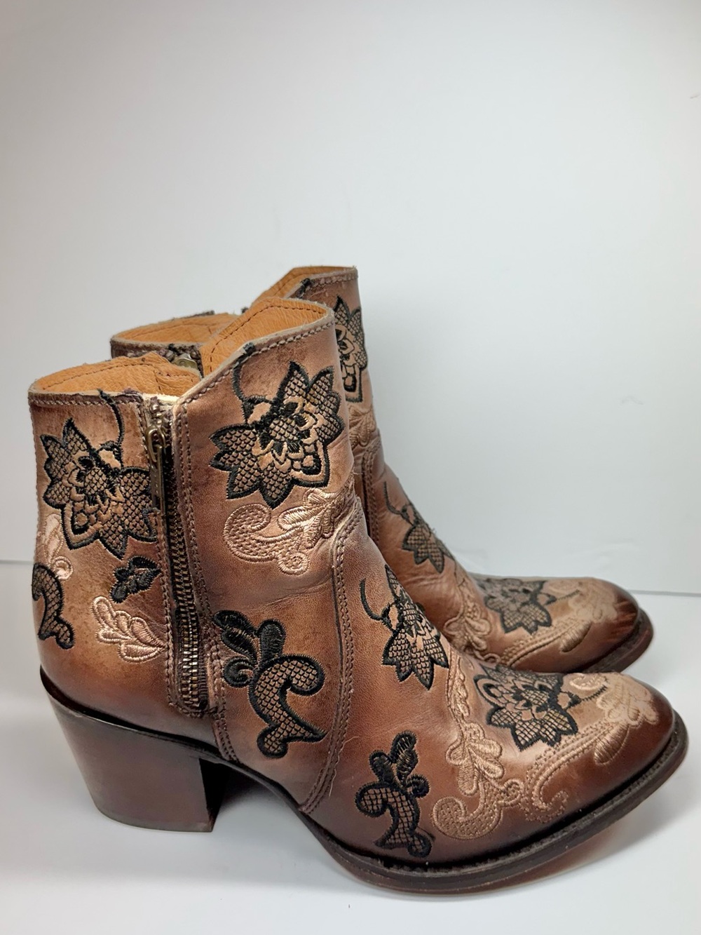 Corral Tan Leather Ankle Boots with Black Floral Embroidery Women’s Size 8.5M
